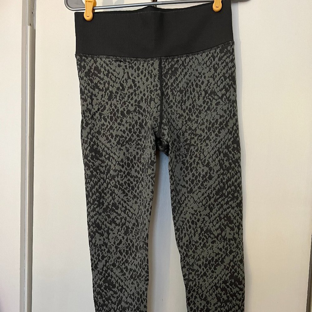 Aerie snakeskin pattern athletic leggings